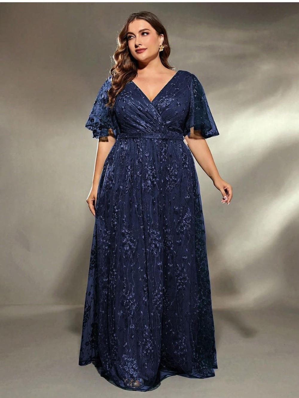Elegant Navy Lace Plus-Size V-Neck Evening Dress
